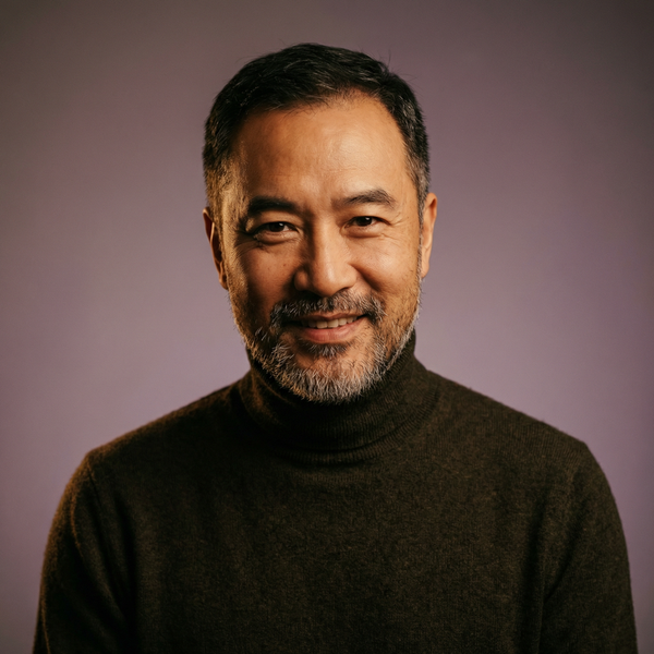 落地窗前首席导演陈逸风